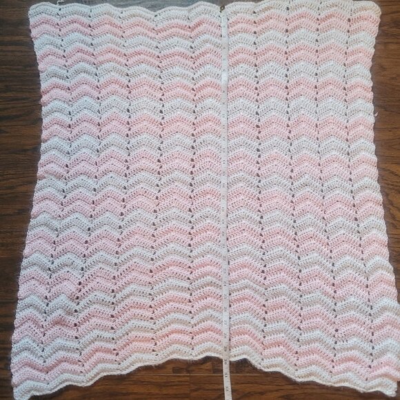 #368 Hand Made Baby Pink White Blanket - Picture 1 of 4